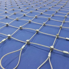 Сетка нержавеющая тросовая с параллельным узловым креплением и квадратной ячейкой Н8 7х7 AISI 316 20х20х1 мм